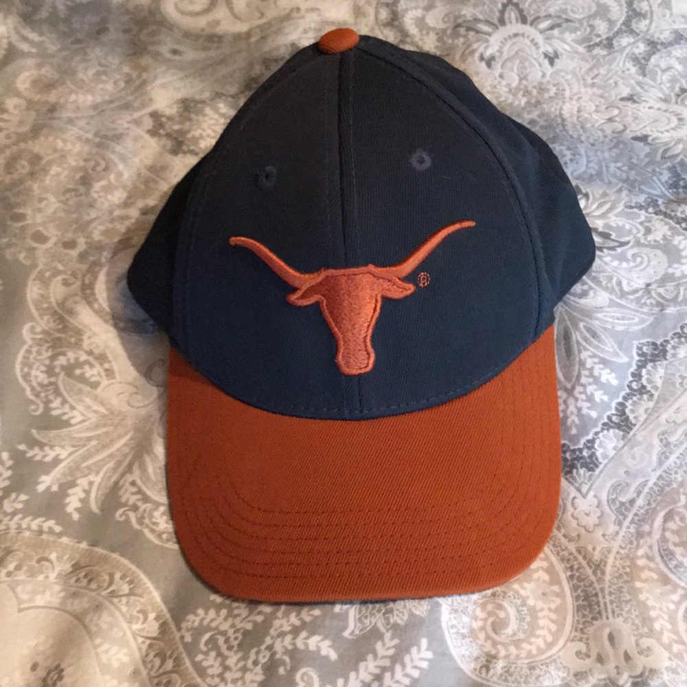 Texas Longhorn hat with pin